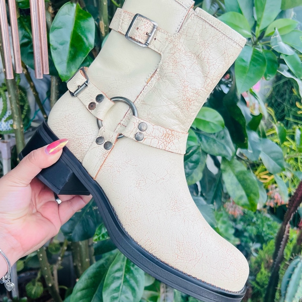 Steve Madden leather Women's Cream Ankle Boots